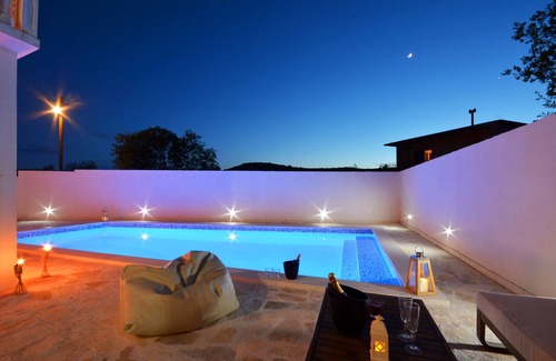 Pozorac House | Enjoy your peace and tranquility in a house with a new pool