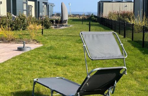 Enkhuizen House | Enkhuizer Strand Chalet Hafenplätzchen mit Zaun Haus Nr 244