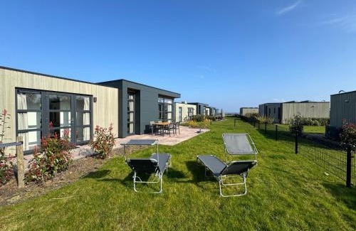 Enkhuizen House | Enkhuizer Strand Chalet Hafenplätzchen mit Zaun Haus Nr 244