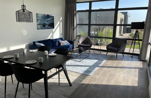 Enkhuizen House | Enkhuizer Strand Chalet Hafenplätzchen mit Zaun Haus Nr 244