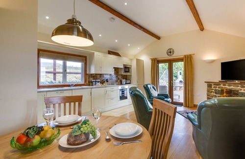 Talybont House | Enlli Lodge - One Bedroom House, Sleeps 2