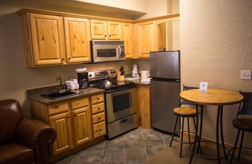 Park City Condo | Enormous Condo with Stunning Mountain Views by RedAwning - Save 20% on 7+ Nights!