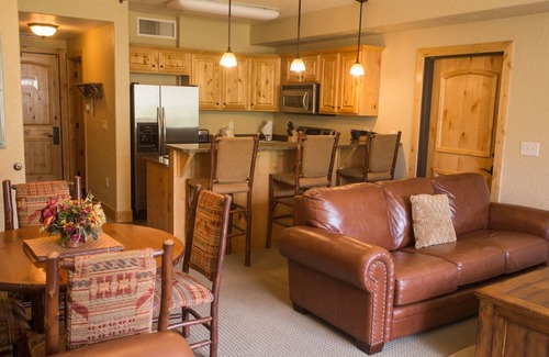 Park City Condo | Enormous Condo with Stunning Mountain Views by RedAwning - Save 20% on 7+ Nights!