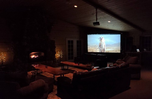 Leavenworth Cabin | Enormous Mountain Lodge - POOL / HOT TUB / Pool Table / Chef Kitchen