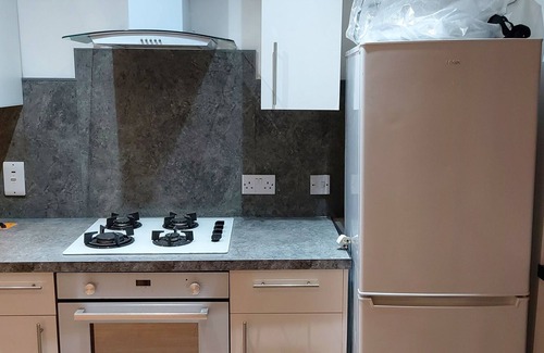 Gascoigne Apartment | Ensuite room with street view 5 mins from Station