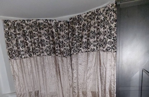 Gascoigne Apartment | Ensuite room with street view 5 mins from Station