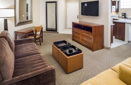 North Scottsdale Hotel | Ensuring a Very Comfortable & Memorable Stay! Outdoor Pool, Parking!