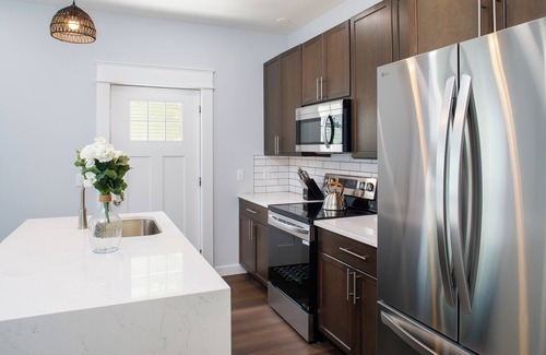Metropolitan House | Entire Duplex-Historic Savannah