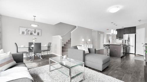 Southeast Edmonton House | *Entire Home Spacious 3 bed, 2.5 bath duplex*