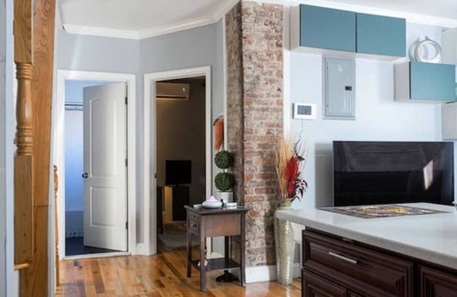 Williamsbridge House | Entire Picturesque Duplex Home in NYC, Bronx