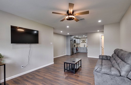 Hurst House | Entire place, King bed, updated