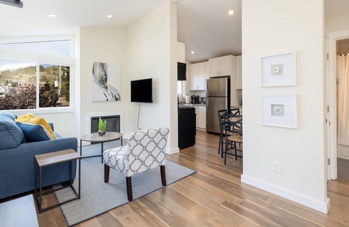 Edgemar - Pacific Manor Apartment | Entire Private Townhome near SF, world-class golf, hiking and bike trails