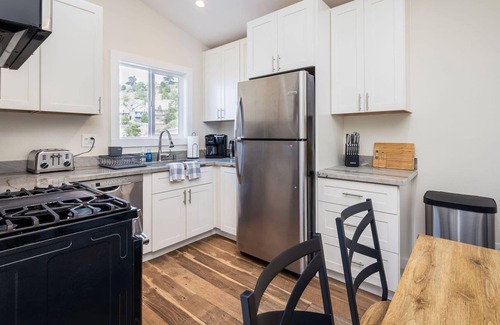 Edgemar - Pacific Manor Apartment | Entire Private Townhome near SF, world-class golf, hiking and bike trails