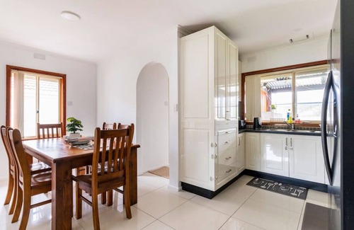 Dandenong North Villa | Entire Villa at North Dandenong