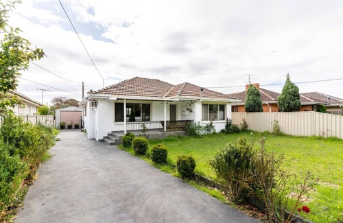 Dandenong North Villa | Entire Villa at North Dandenong