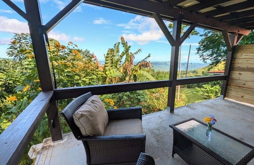 Vivi Abajo Apartment | Epic Mountaintop Jungle Casita Adventure