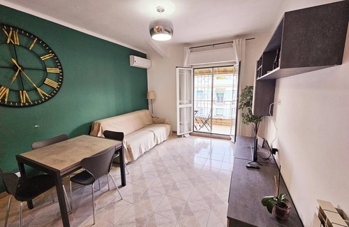 Tuscolano Apartment | ERIKA'S APARTMENT ! A 300 METRI DALLA FERMATA LINEA METRO A FURIO CAMILLO