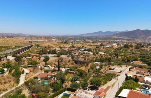 Cartama House | Escapada rural con encanto y piscina en Cártama