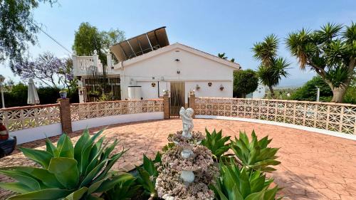 Cartama House | Escapada rural con encanto y piscina en Cártama