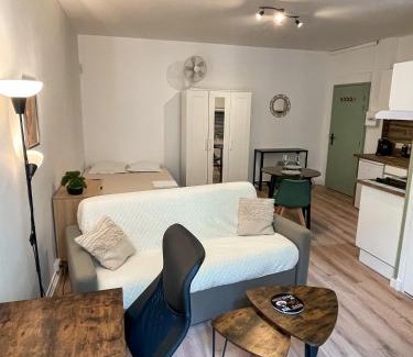 Aubenas Apartment | Escapade Ardéchoise - Parking Gratuit - Château à 2 pas
