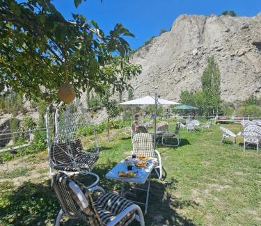 Karimabad Hotel | Escape Hostel