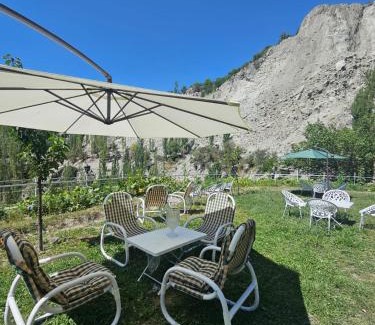 Karimabad Hotel | Escape Hostel