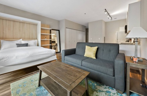Crossroads Arts District Condo | Escape to a Beautiful Oasis Just Moments from Kauffman Stadium 338