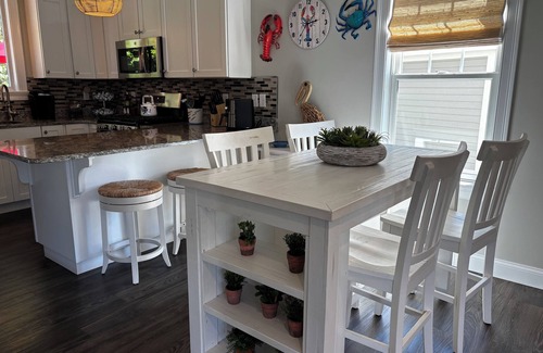 Arundel Cottage | Escape to a dream cottage morning walks, heated pools, & the best of So Maine