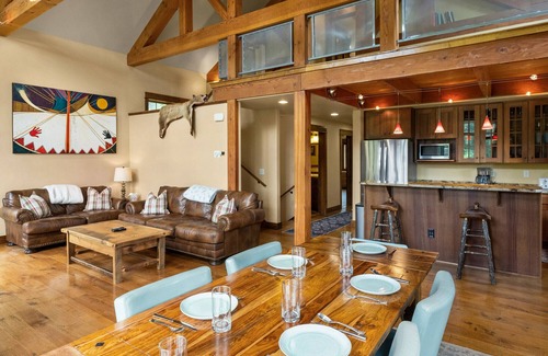 Gallatin Gateway Ski Chalet | Escape to Big Sky with this Relaxing Retreat