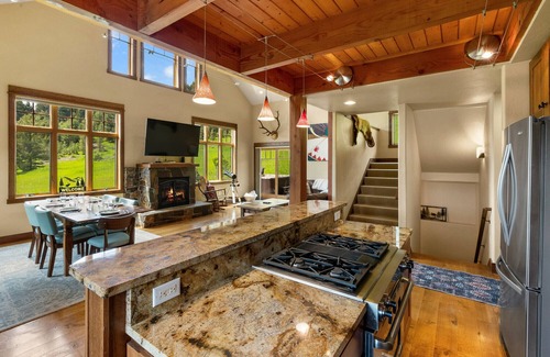 Gallatin Gateway Ski Chalet | Escape to Big Sky with this Relaxing Retreat