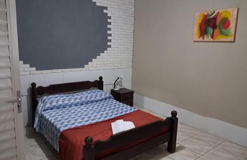 Centro House | Espaço básico e funcional com 2 ambientes, sem fogão, bem localizado, zona nobre, com garagem
