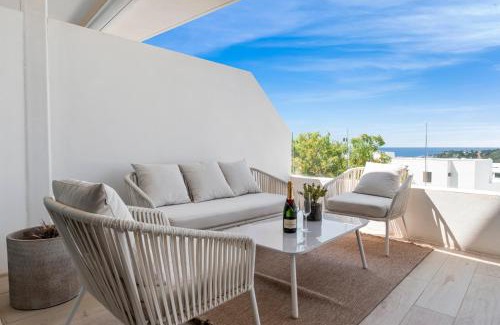 La Gaspara Apartment | Estepona Beach Getaway 2BR Apartment w Sea View