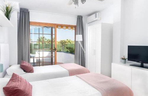 San Eugenio Apartment | Estudio Moderno con Terraza y Piscina en Zona Tranquila
