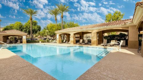 North Scottsdale Apartment | Eucalyptus by AvantStay Stunning Scottsdale Home w Communal Pool Hot Tub