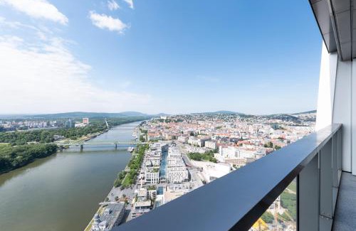 Nivy Apartment | Eurovea Tower- Castle view
