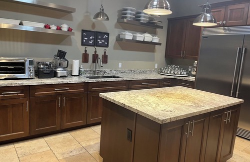 Desert View Village House | EVENT-FRIENDLY!nBlack Mountain View +Full Guest House +Huge Outdoor Event Space