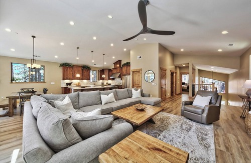 Rancho Bijou House | Evergreen Elegance: Boat Parking, Close to Lifts, Lake & Trails