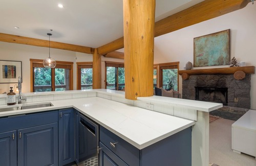 Nordic Estates House | ❄︎ Evergreen Escape at Taluswood❄︎ | 3 BR Ski In | Private Garage | Hot Tub & Pool