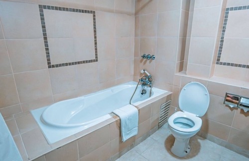 Nairobi Hotel | Everything You Need For The Perfect Vacation! Outdoor Pool, Free Parking!