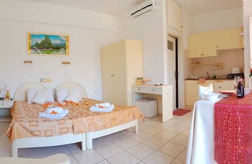 Megalo Metochi Apartment | Evli Luxury self catering apartments 7minutes walk down to center of Rethymno