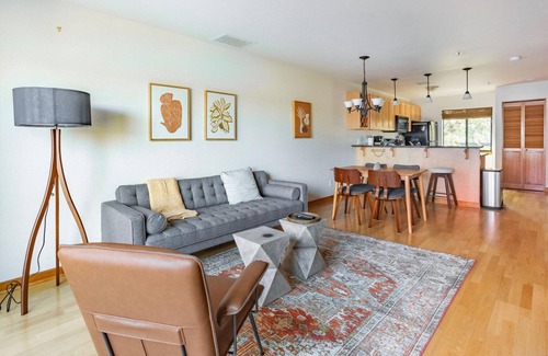 Old Town Chinatown Apartment | Exceptional Old Town 1BR, near Dining, Bars & Tech Hubs, by Blueground