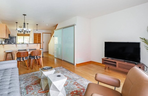 Old Town Chinatown Apartment | Exceptional Old Town 1BR, near Dining, Bars & Tech Hubs, by Blueground