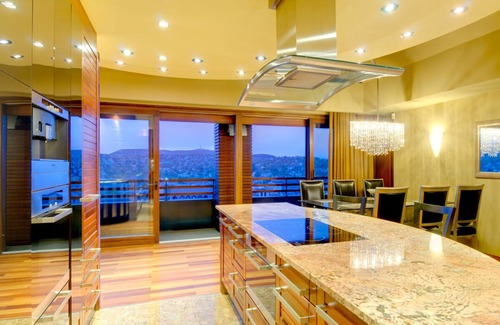 Castle Hill Apartment | Exceptional Penthouse in the Castle District - A Haven of Privacy & Comfort