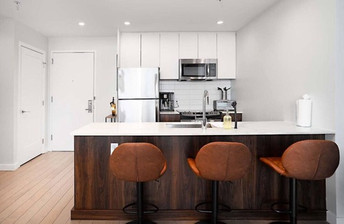 The Heights Apartment | Exclusive 1BR Apt with NYC View