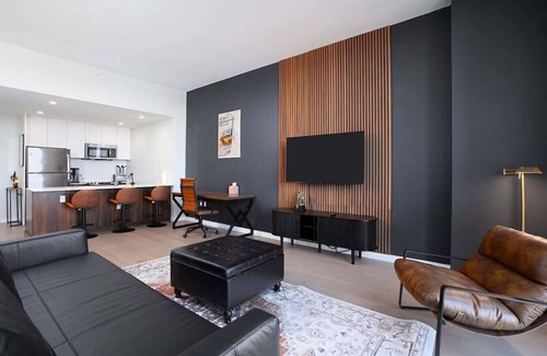 The Heights Apartment | Exclusive 1BR Apt with NYC View