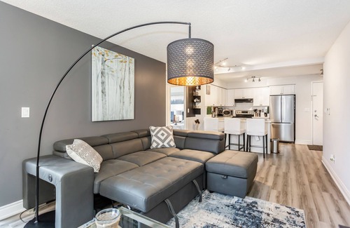 Downtown Mississauga Condo | Exclusive 3BR+Den Condo steps from Square One Mall