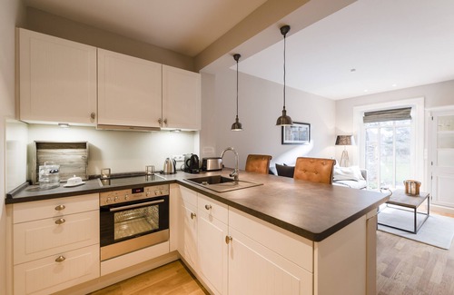 Loddin Apartment | Exclusive apartment with water view, terrace, fireplace and daily cleaning