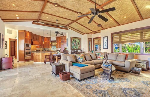 Historic Kailua Village House | Exclusive area. Ocean view. Putting Green, Private yard, SW Infinity pool