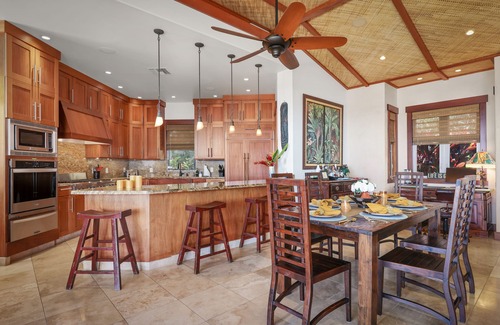 Historic Kailua Village House | Exclusive area. Ocean view. Putting Green, Private yard, SW Infinity pool