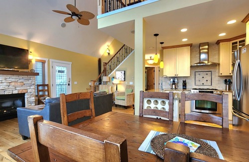 Central Okanagan Cottage | Exclusive lakefront 2-bedroom + loft cottage with high-end finishes, 3 queen beds, and a sofa bed. Dog-friendly